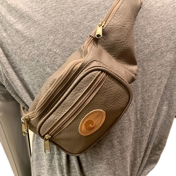 VEGAN LEATHER FANNY PACK NWT Only 1 left - Picture 8 of 12